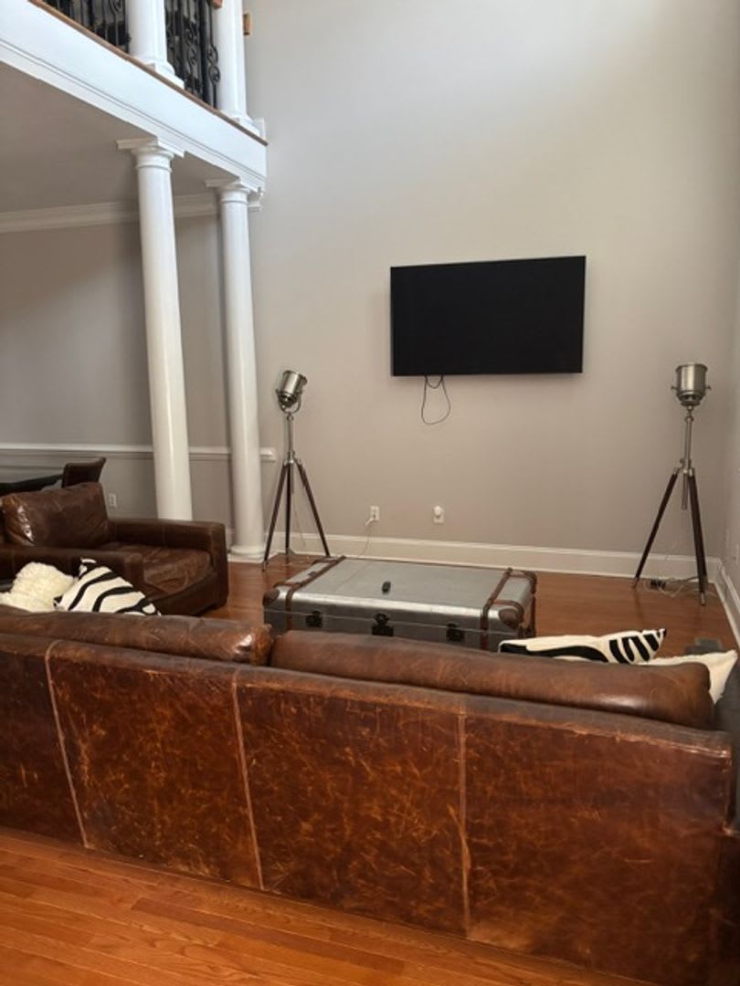 Available Now Fully Furnished Town Home in Hammonds Ferry!