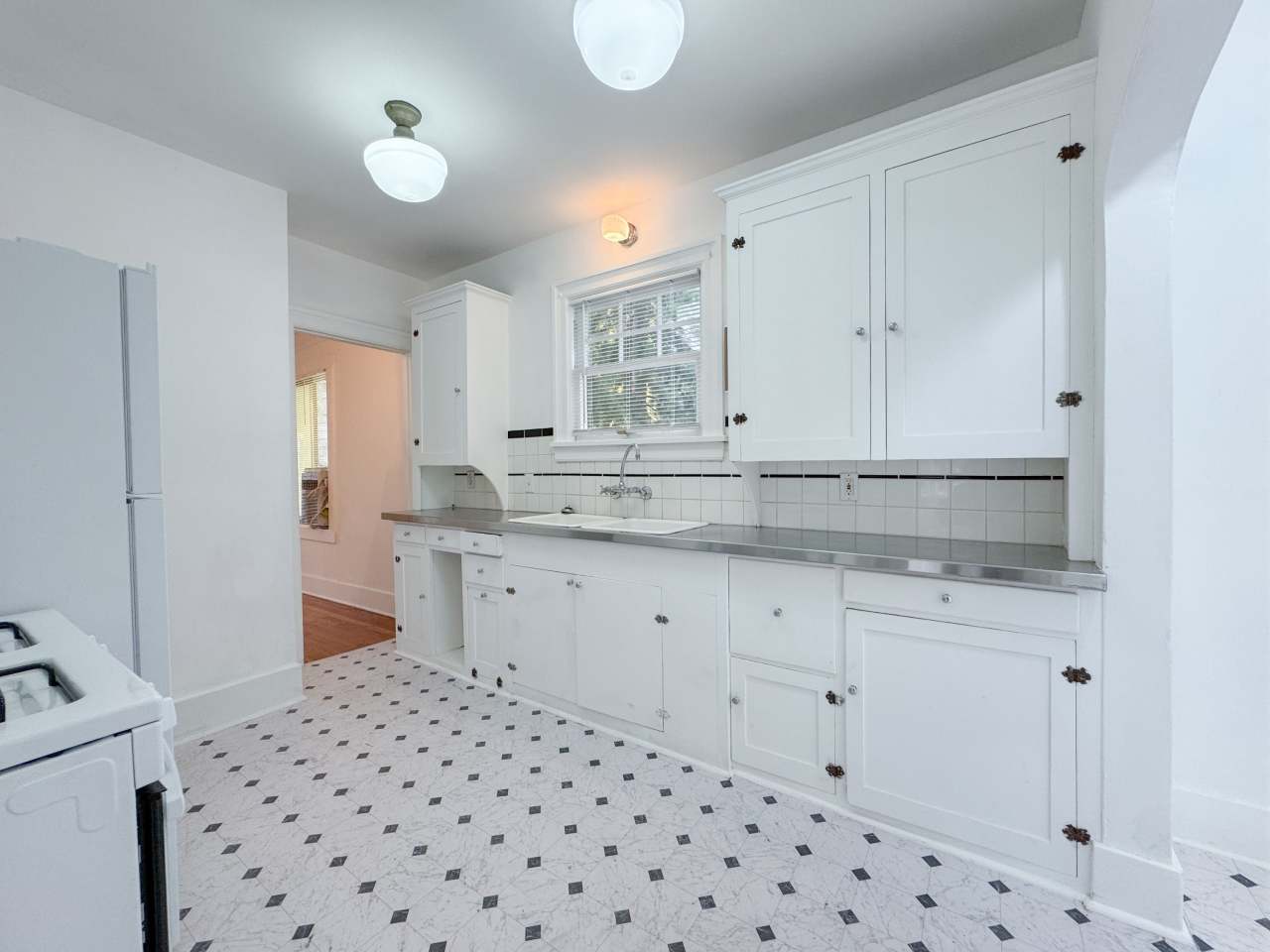 1537 Valentine Place South