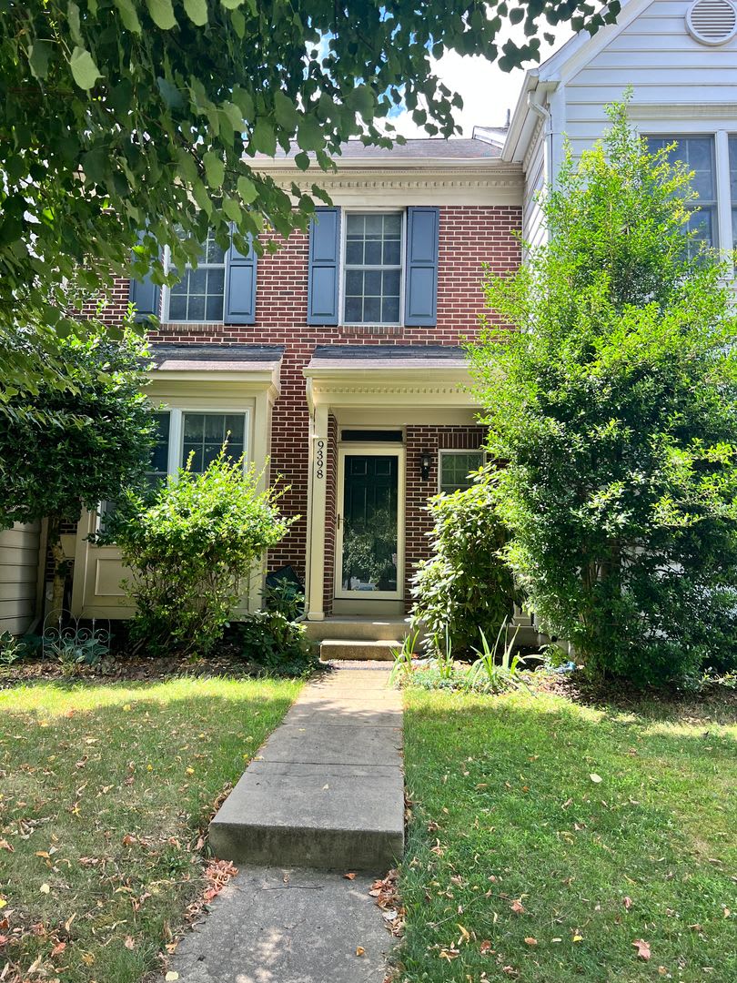 Lovely 2 BR/3.5 BA Townhome in Laurel!