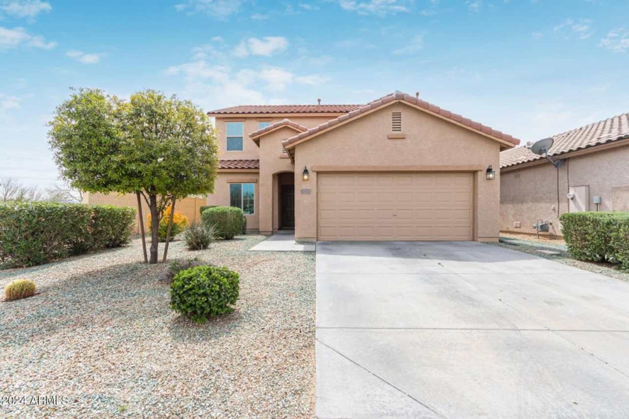 2 STORY HOME IN BUCKEYE!