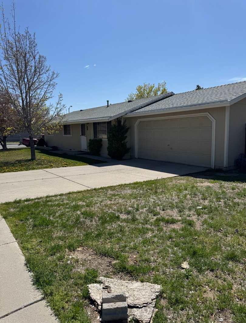 Cute Home in Carson City Near Empire Elementry School!