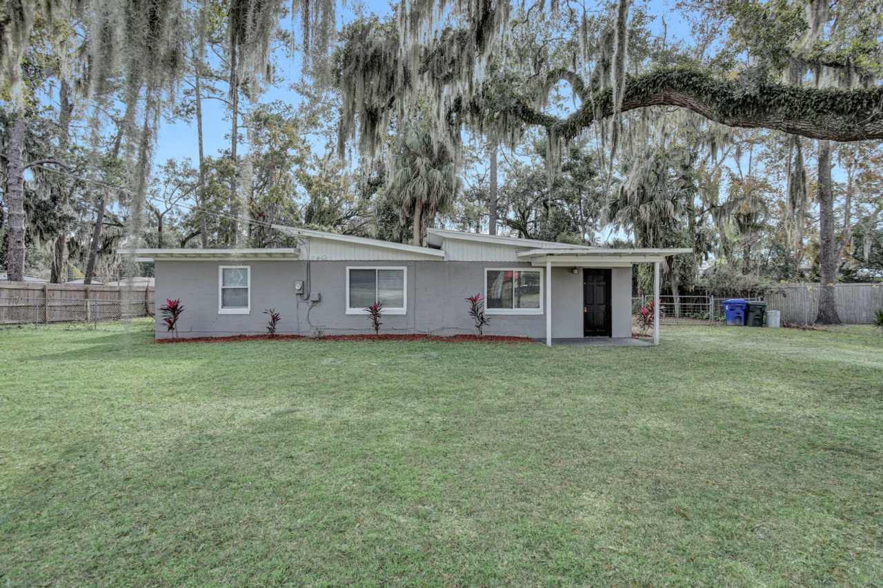 Newly renovated 3 bedroom/1 bathroom home in Orange Park