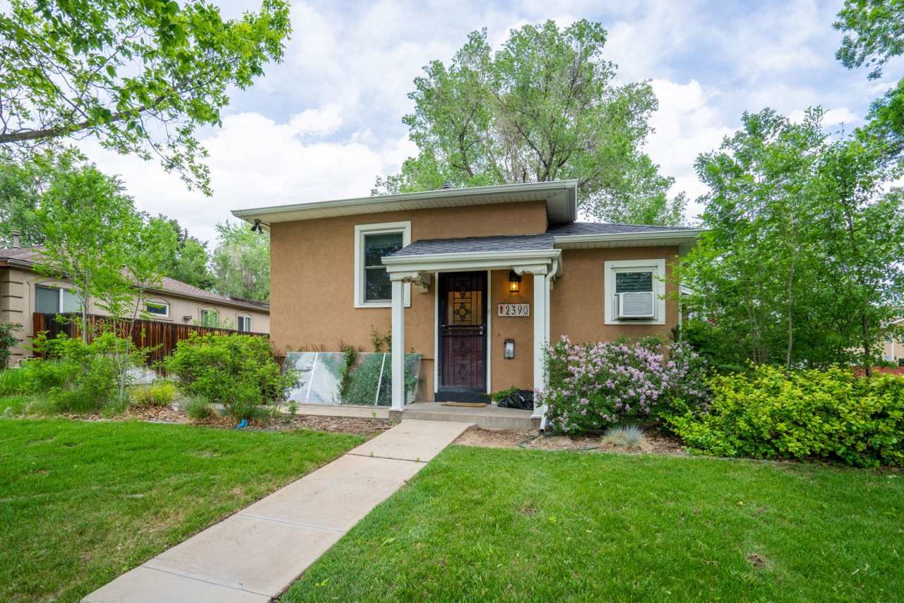 Spacious 1 bedroom BASEMENT /Garden Level home in the heart of University! LEASING SPECIAL INFO BELOW