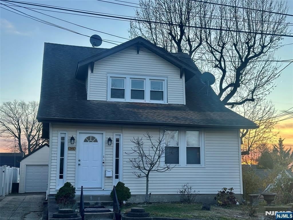 546 Victory Avenue 2