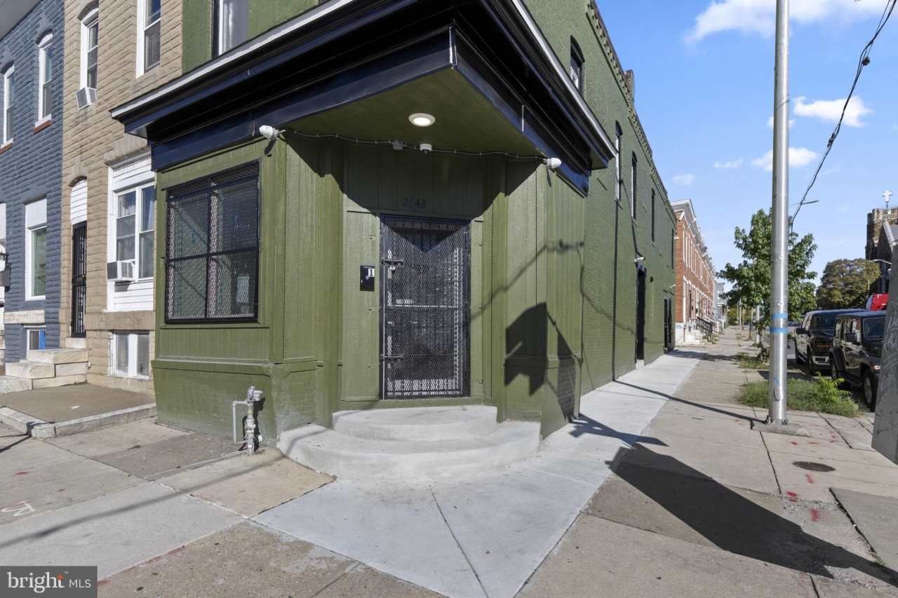 2642 E MONUMENT Street unit: 1