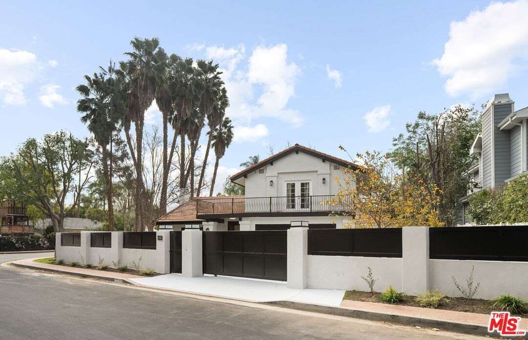 13746 Valleyheart Dr