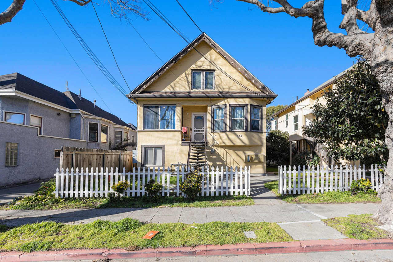 935 Central Ave #B - 3 bedroom | 1.5 bathroom | Upper back unit