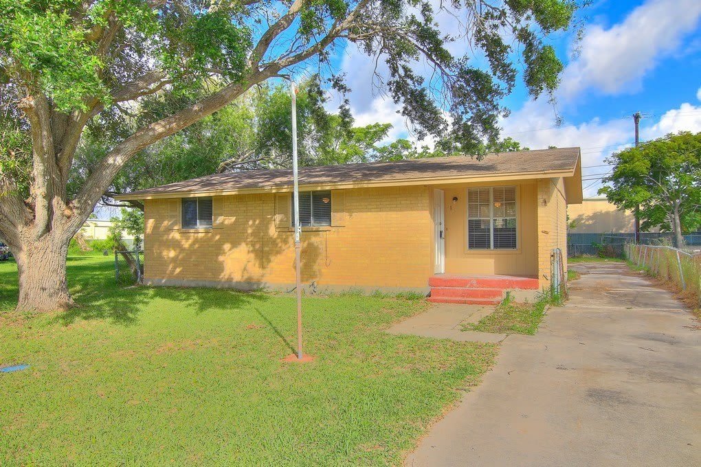 1202 Baywood