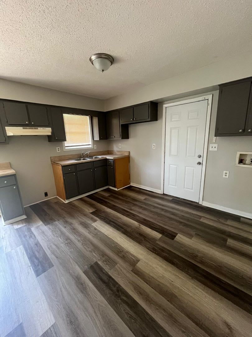 3423 Seaforth. House for Rent