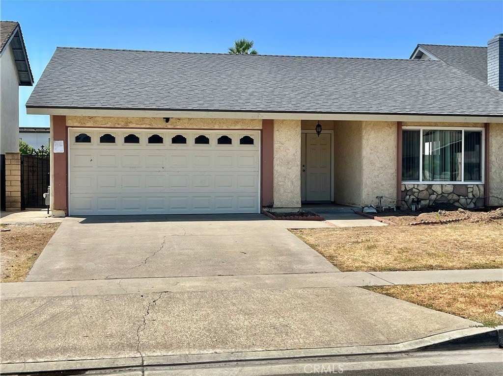 4946 E Glenview Avenue