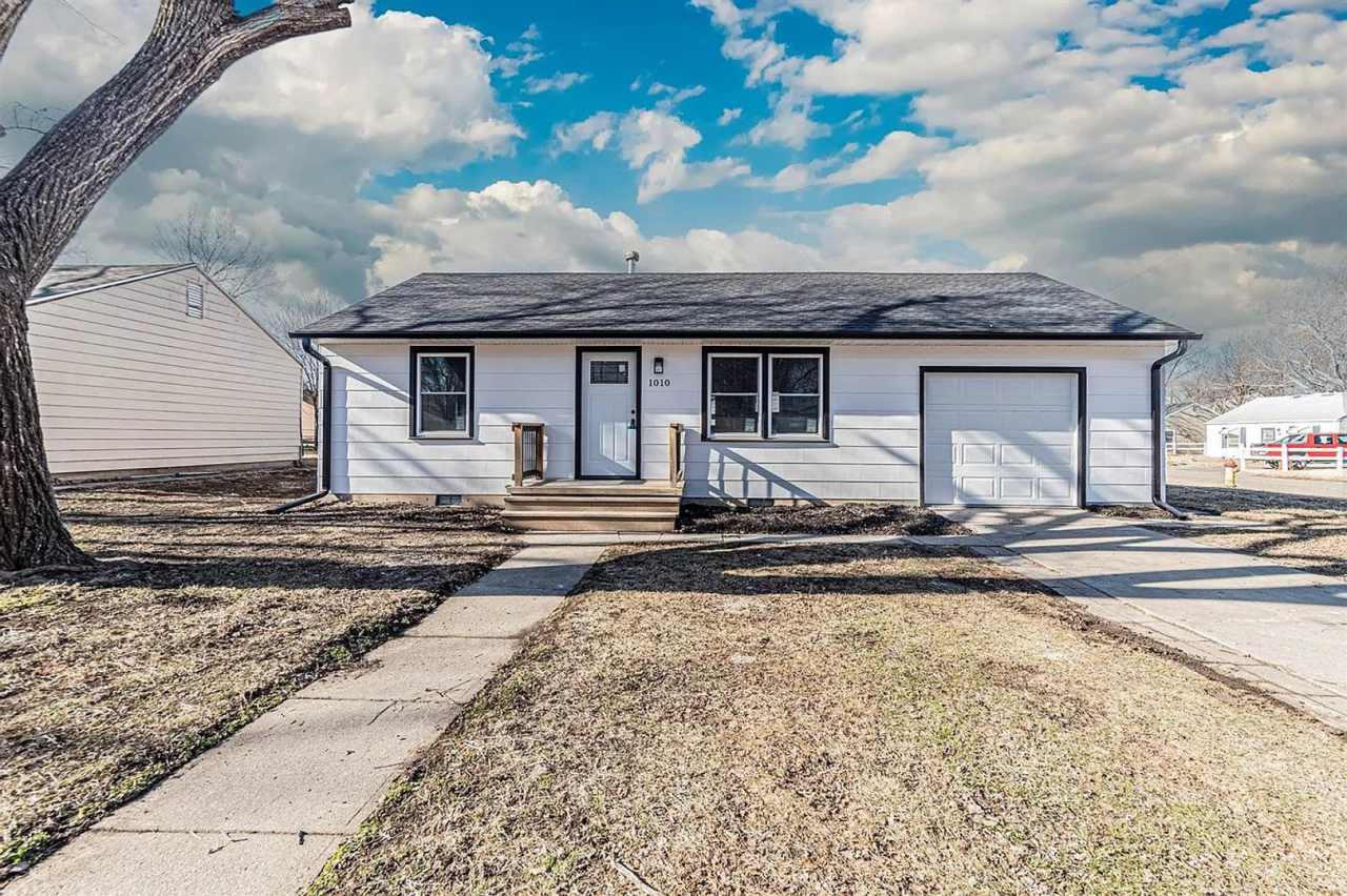 Charming 2 Bedroom Rental