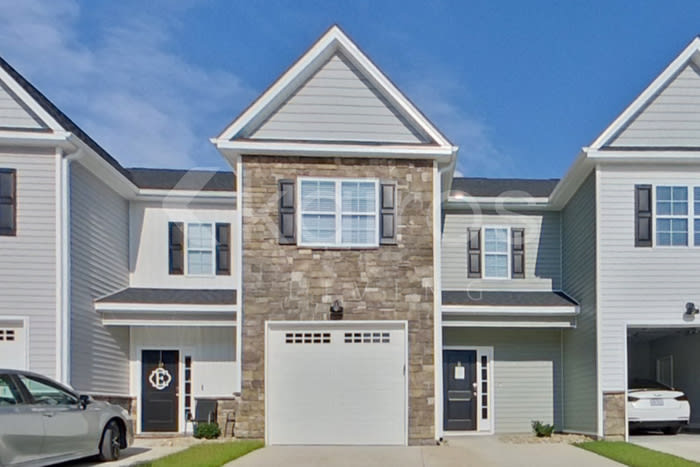 3705 Oak Leaf Way