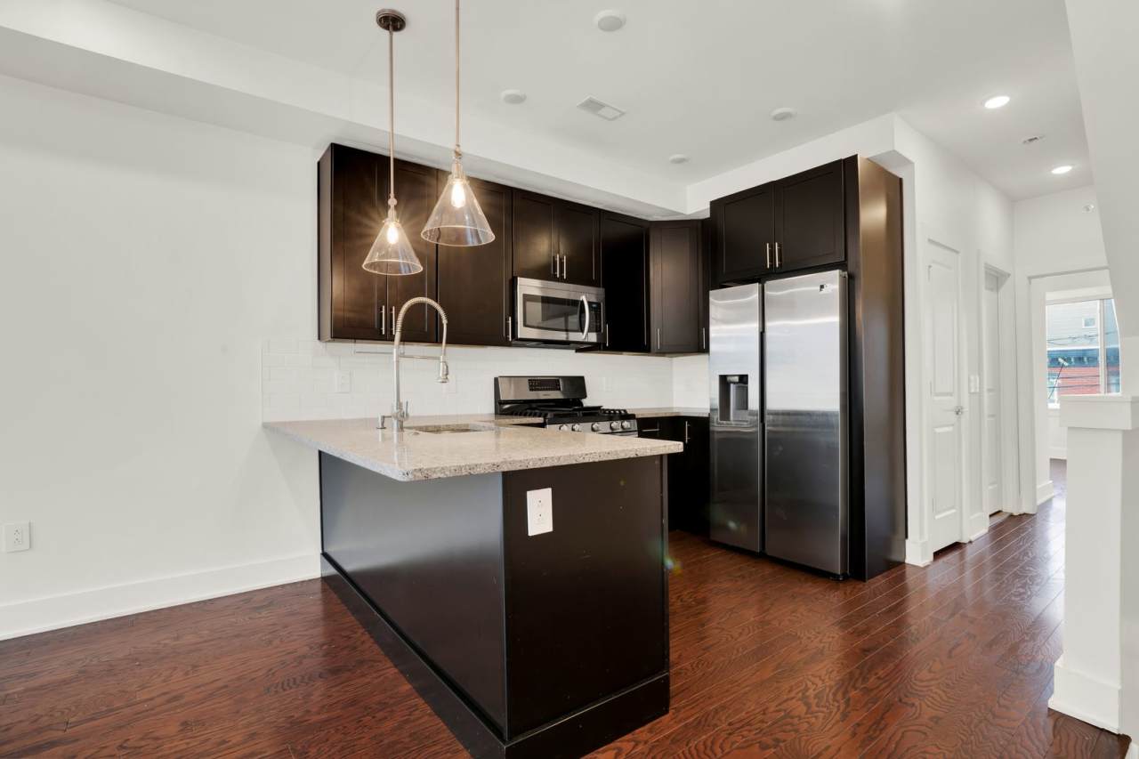 Beautiful huge 3 bed 3 full bath available now