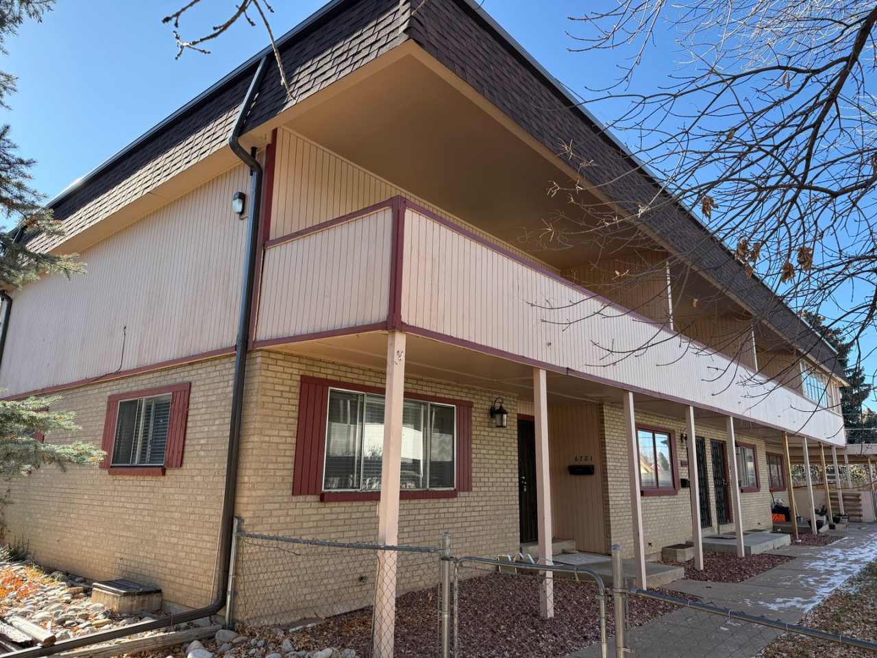 LARGE TOWNHOUSE IN CENTENNIAL!!!