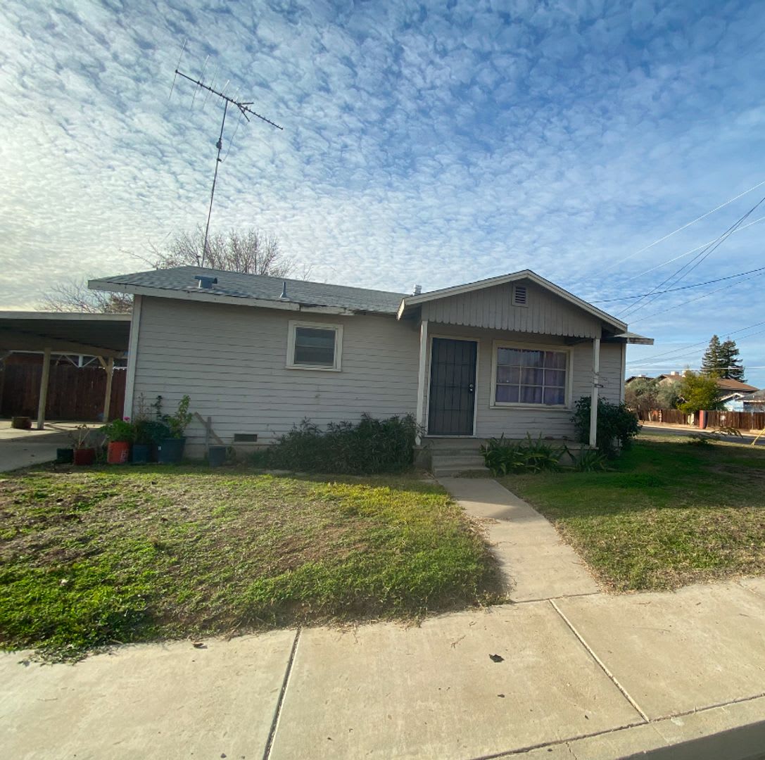 Cute home for rent in Woodlake, Ca