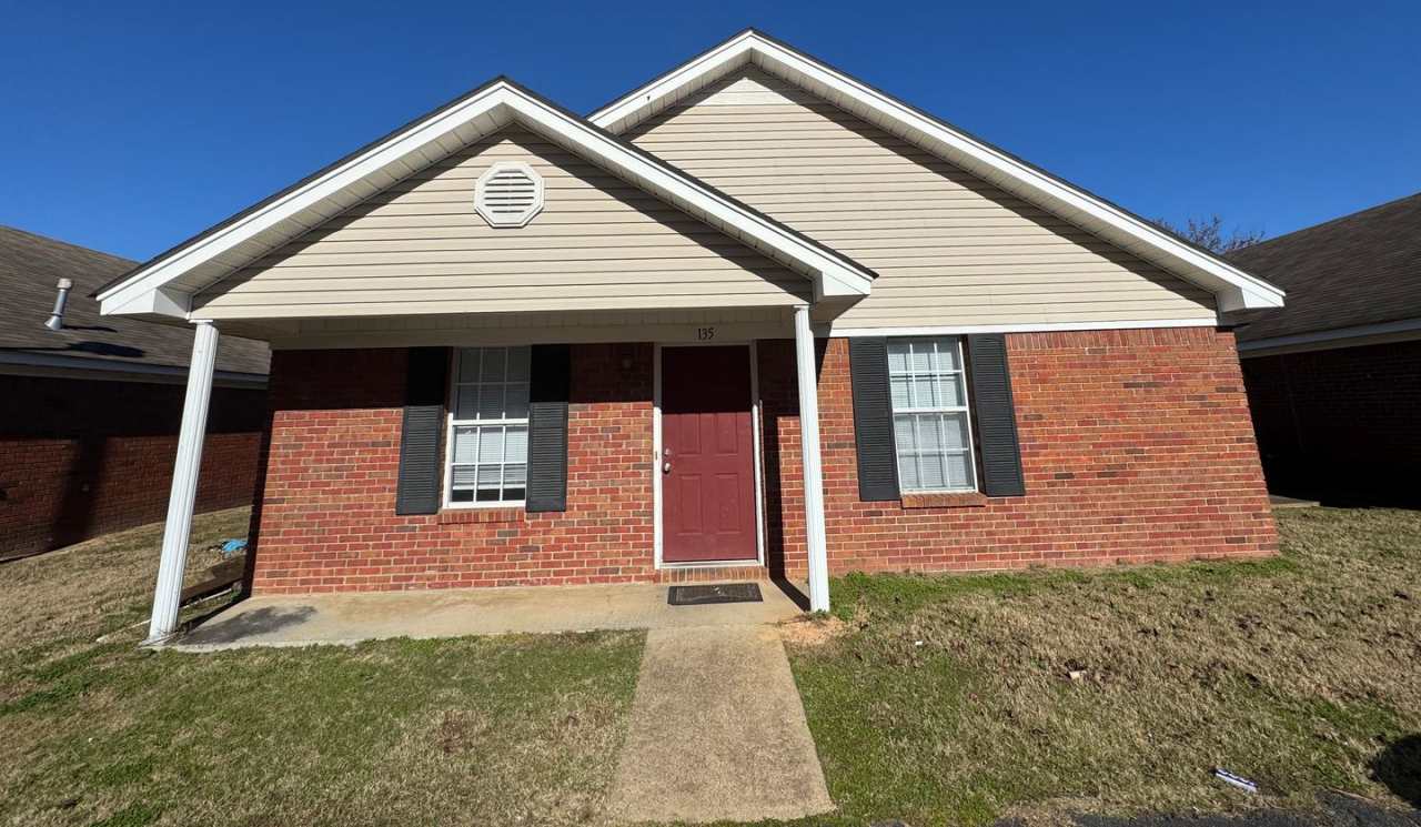 3 Bed 3 Bath Old Sardis House!