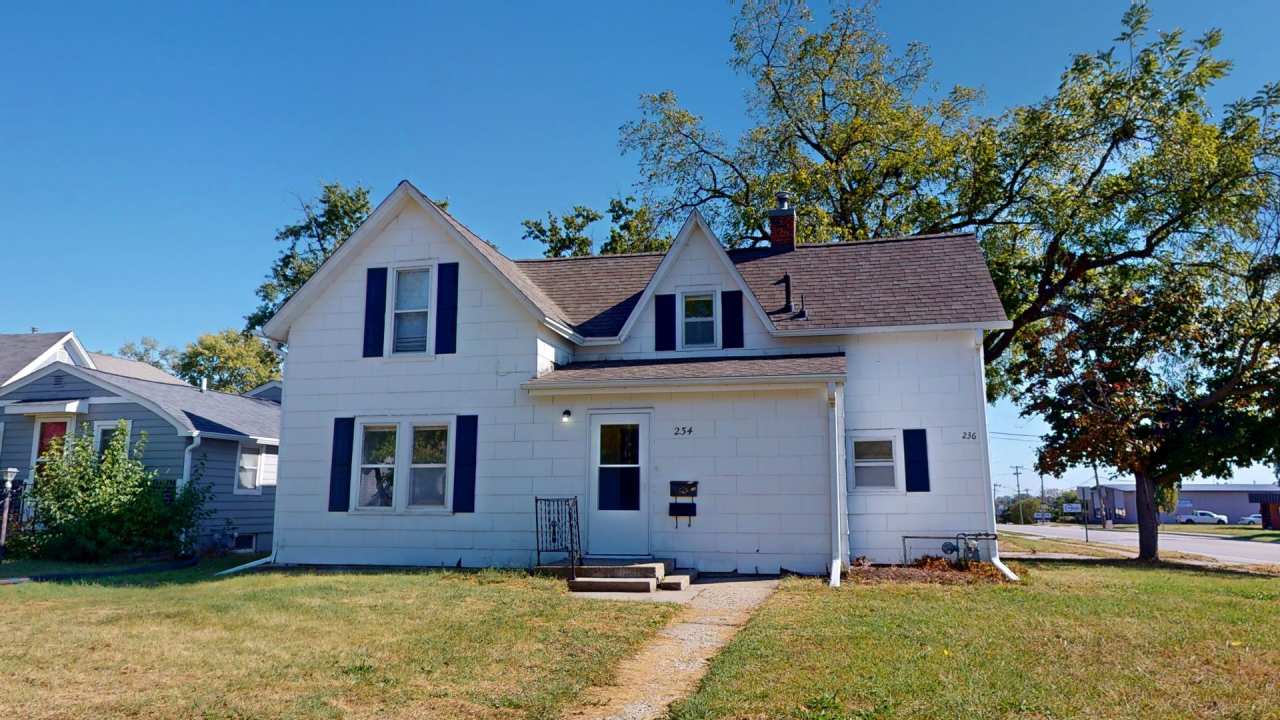 Downtown Ames Duplex - Main Floor Unit