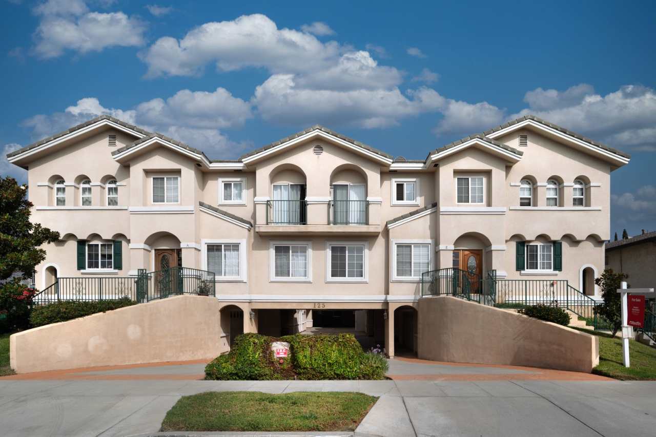 2 WEEKS OFF SPECIAL..BEAUTIFUL 4 BED 3 BATH UNIT!!!!!