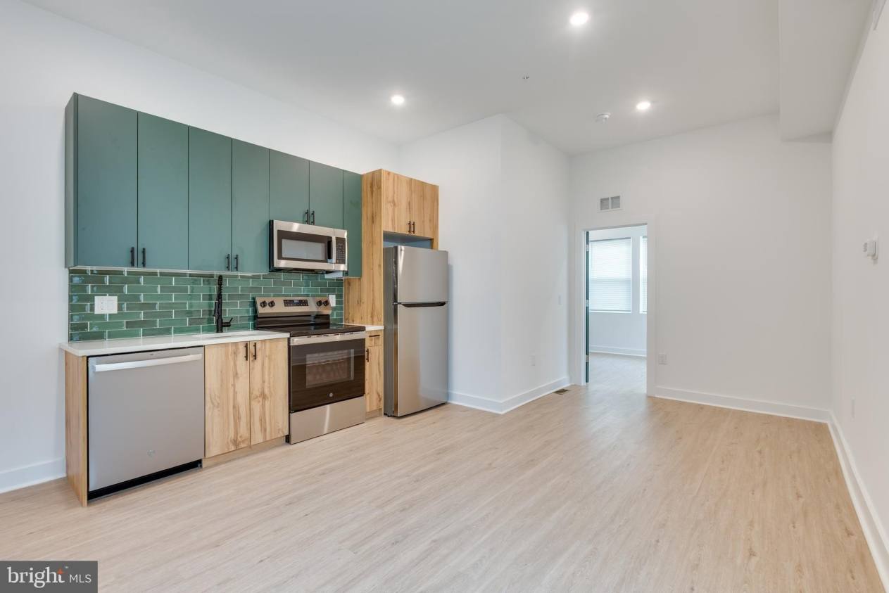 2500 N LAWRENCE STREET