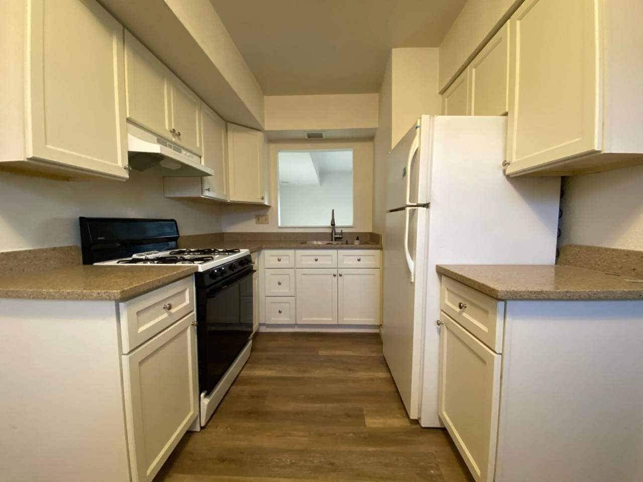 Amazing Two Bedroom Townhouse in Zelienople! Washer  Dryer Hook-Ups! Call Today!