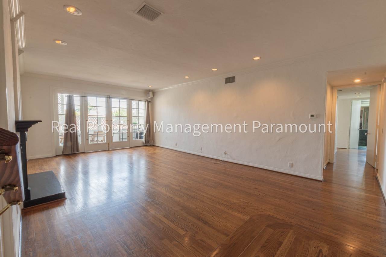 Spacious 3 Bed, 2 Bath Apartment in Beverly Glen Near UCLA