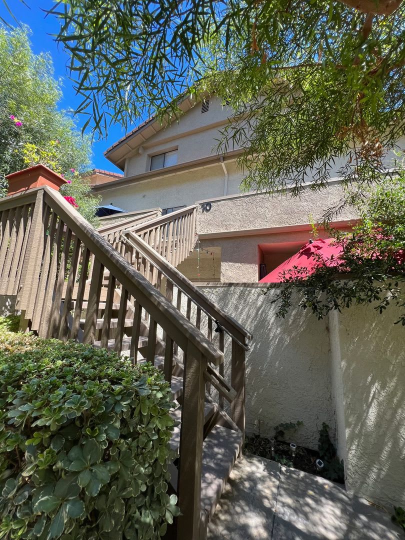 3 bed, 2 1/2 bath Thousand Oaks Townhome