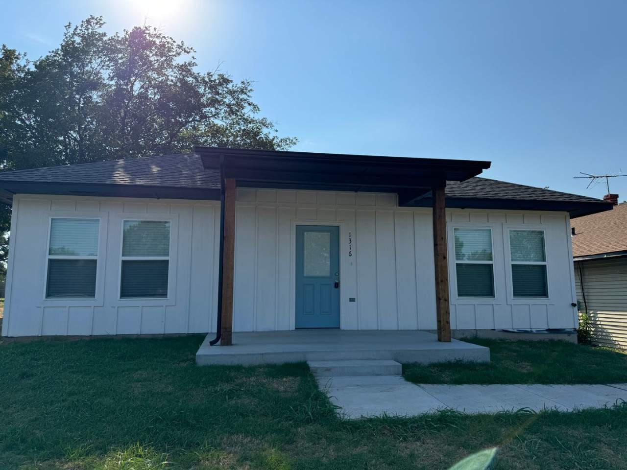 1316 S. 13th St - AVAILABLE NOW!!