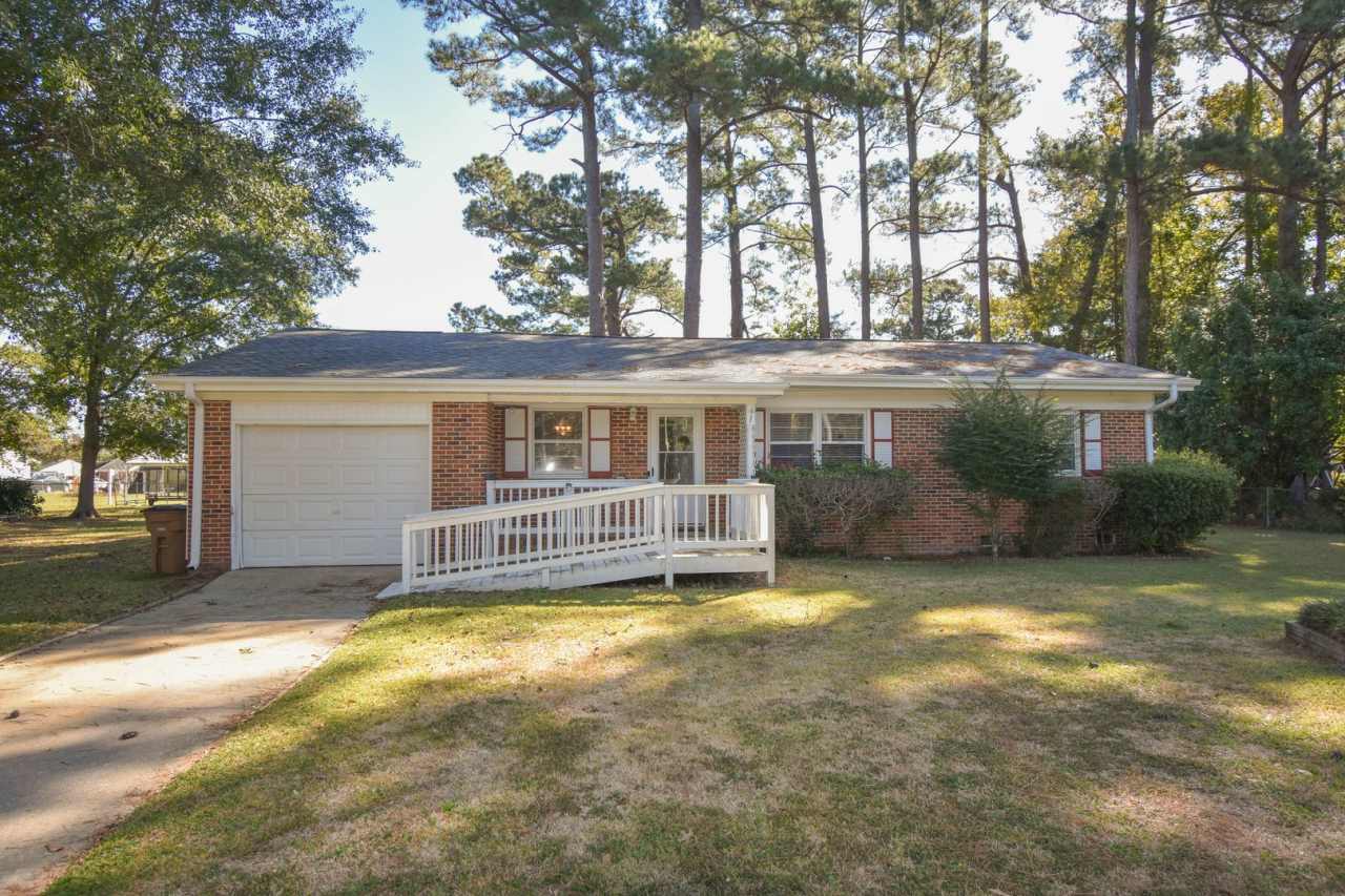 Accepting Applications: 3 Bedroom 1.5 Bathroom- Small Dogs Considered