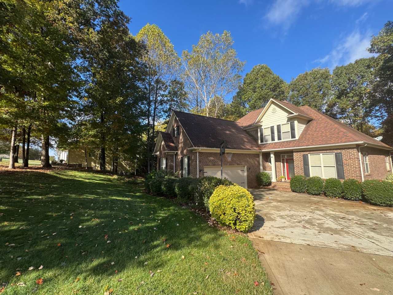 Elegant Full-Brick Estate 4 bedroom/2.5 bathroom
