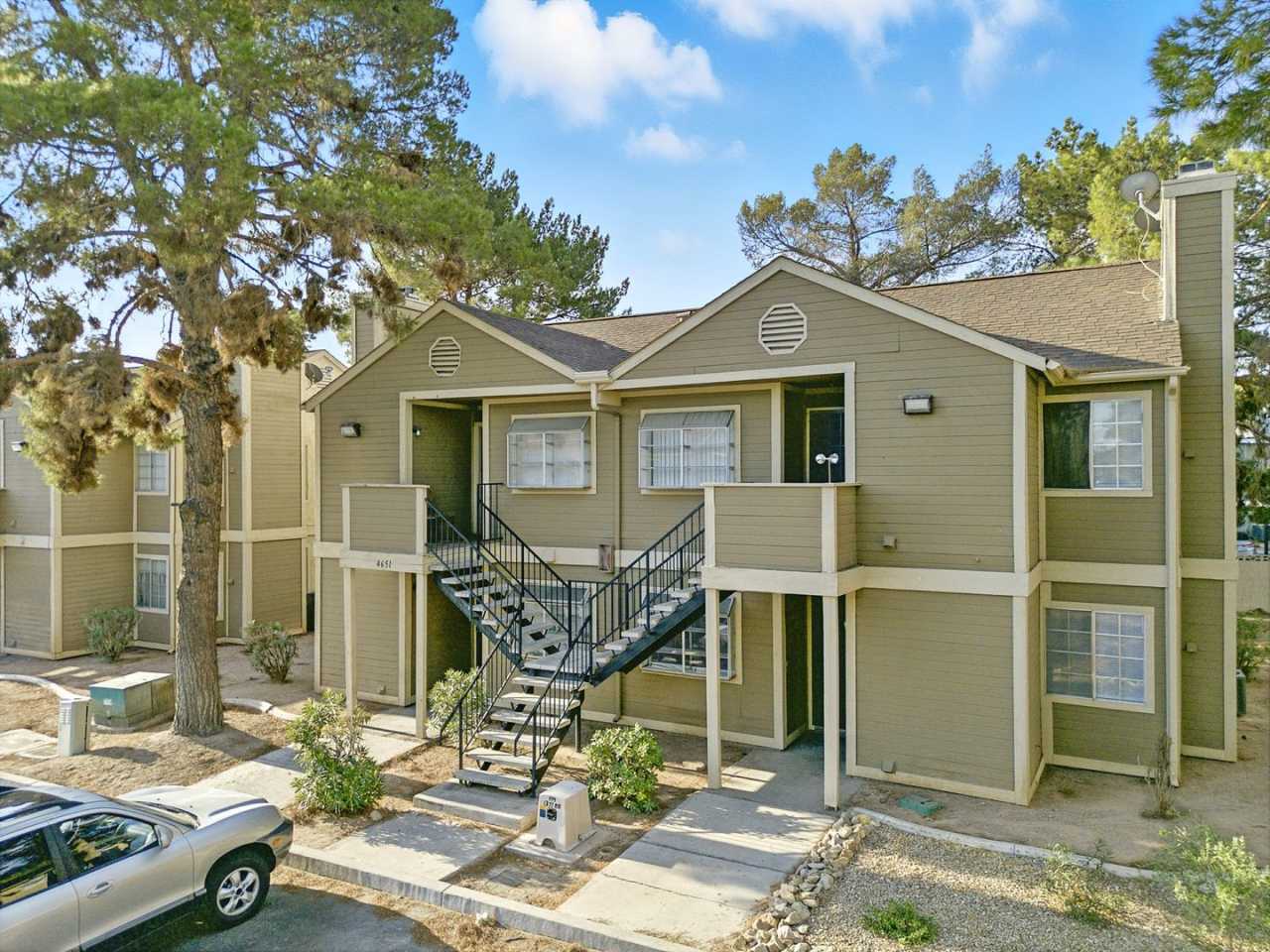 Spacious 2-Bedroom, 1-Bath with Fireplace – Move-In Ready - ** MOVE IN SPECIAL! HALF OFF FIRST MONTH'S RENT **