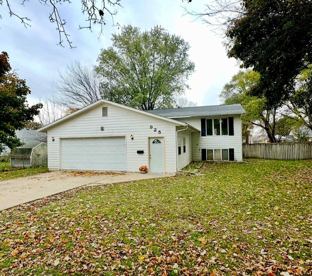 NE Rochester MN 4 Bedroom 2 Full Bathrooms Large Fenced In Yard 2 Car Attached Garage! Pets Welcomed.