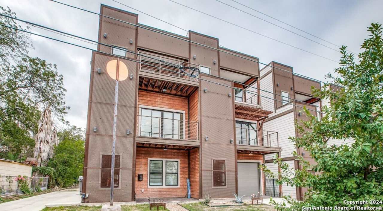 Sleek Urban Living Near Downtown  The Pearl!