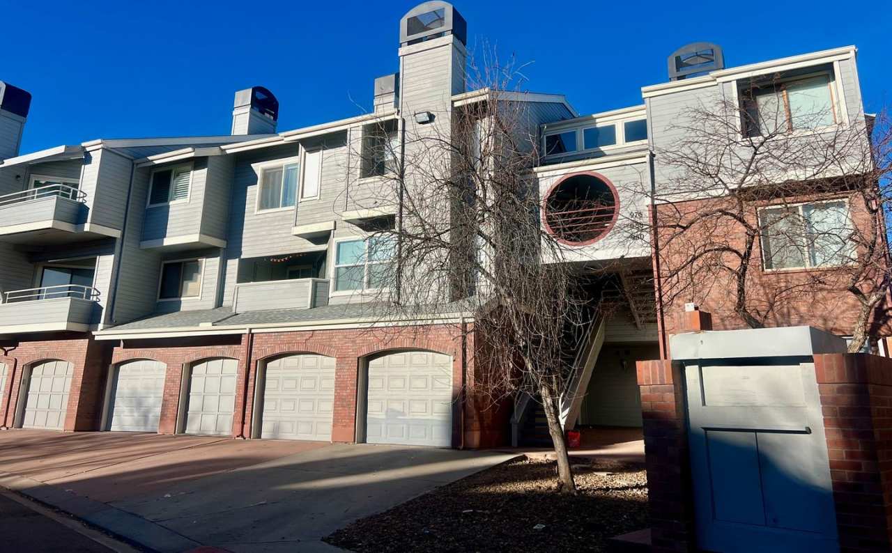 Charming 2 Bedroom Second Story Condo with easy access to everything!