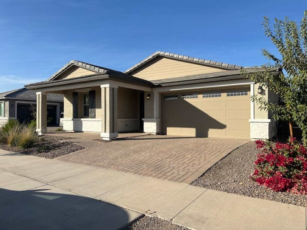 For Lease Now-$2,700 $250 Beautiful 5 bedroom, 3 baths, 2 car garage, 2,369 Sq. Ft in gated community is a single level home located off Queen Creek  Signal Butte Rd. 85142!
