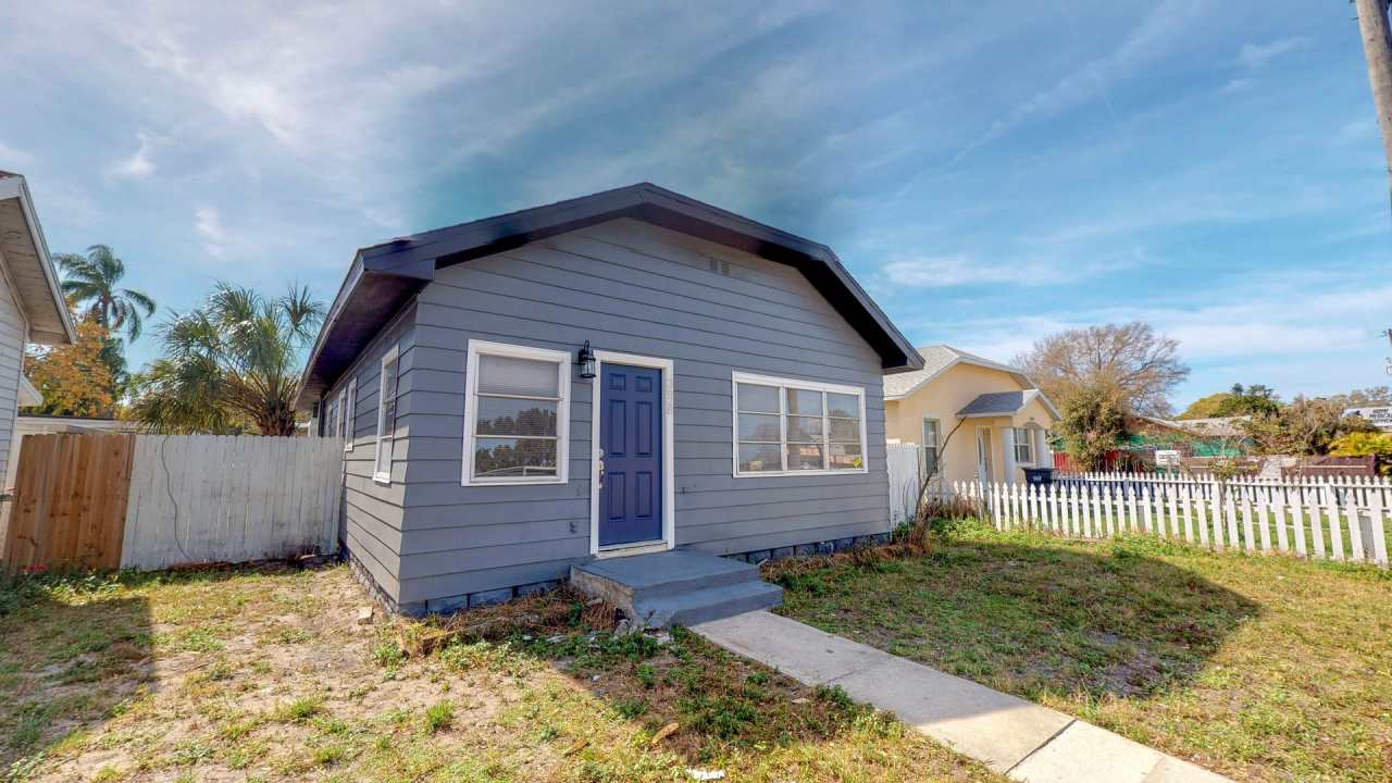 Adorable 3 bedroom / 2 bathroom Home for Rent!!