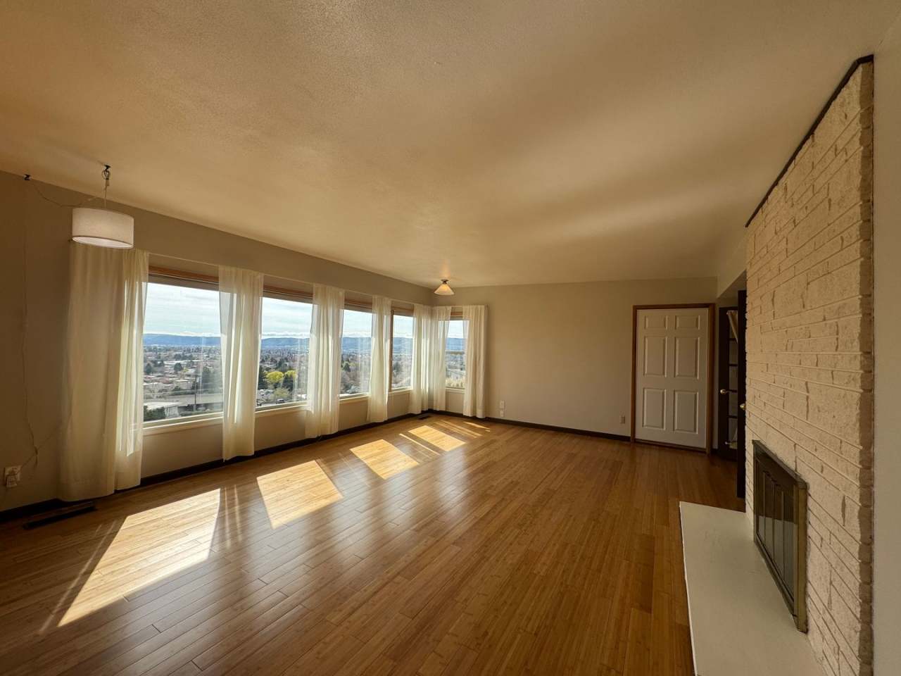 Move in special-HALF off first month's rent!