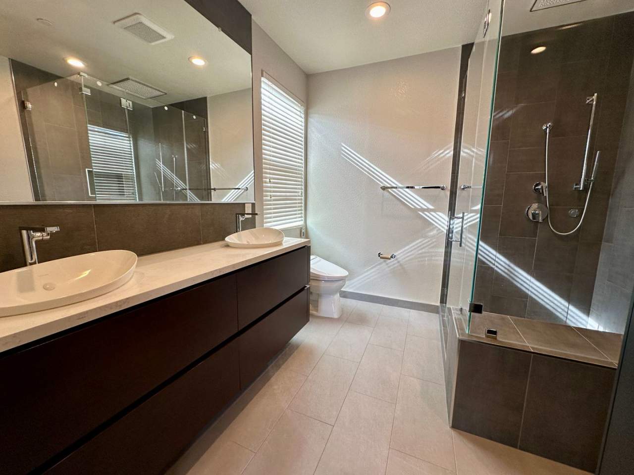 REMODELED TOWNHOME WITH THOUGHTFUL UPGRADES | CALM SETTING