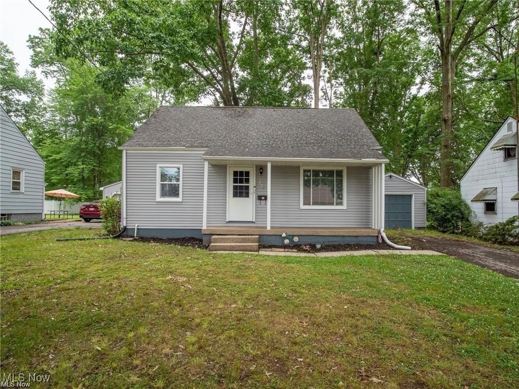 1782 Beechwood Street NE