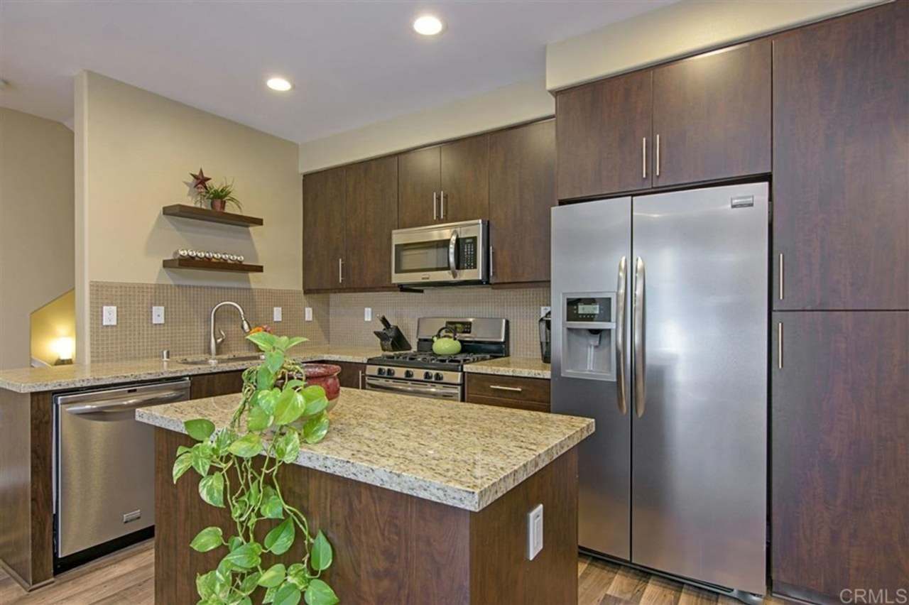 Spacious 2 Bedroom + Office/Den Townhome in Beautiful San Marcos, CA