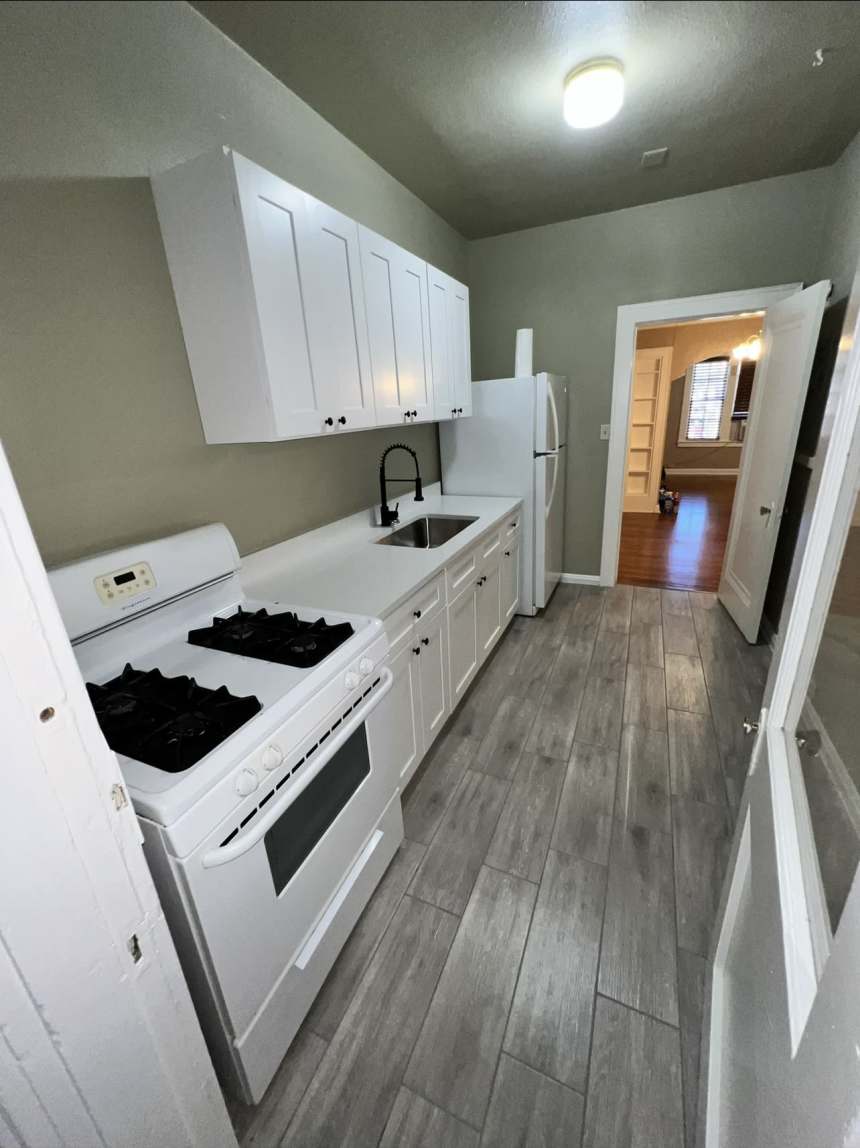 1950 West Huisache Avenue