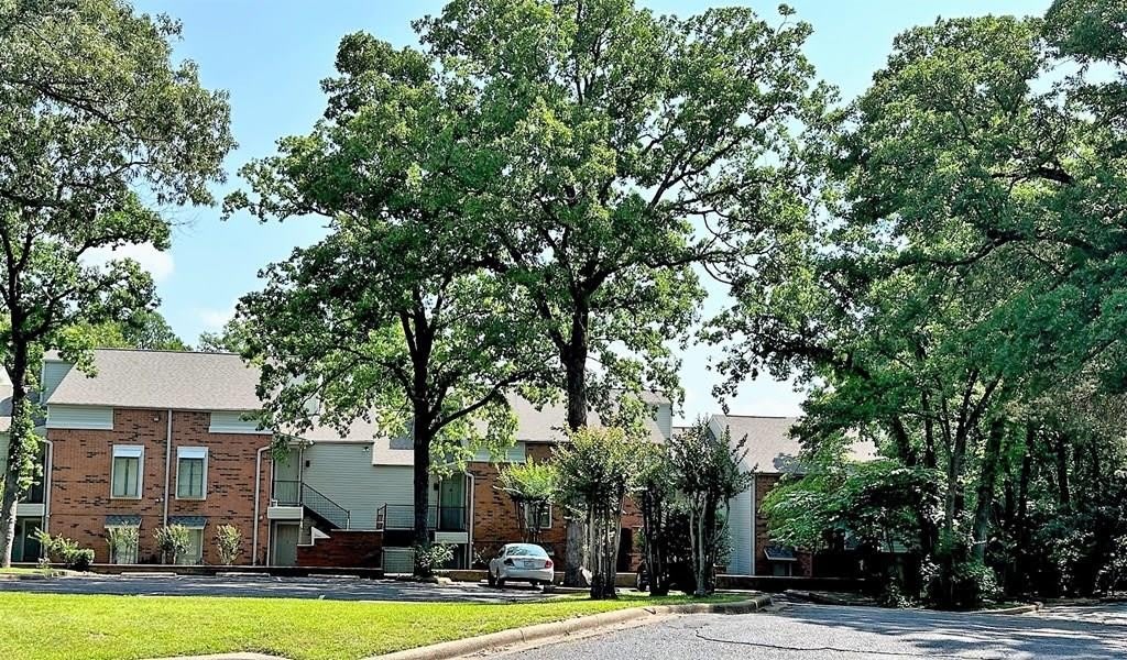 801 Country Club Cir