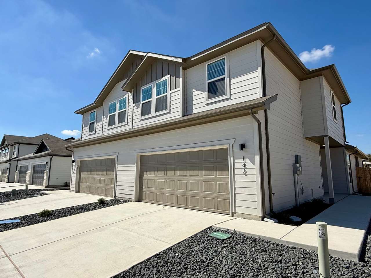 Want luxury living in the Far West ...Look no further...Amanda Park is it!