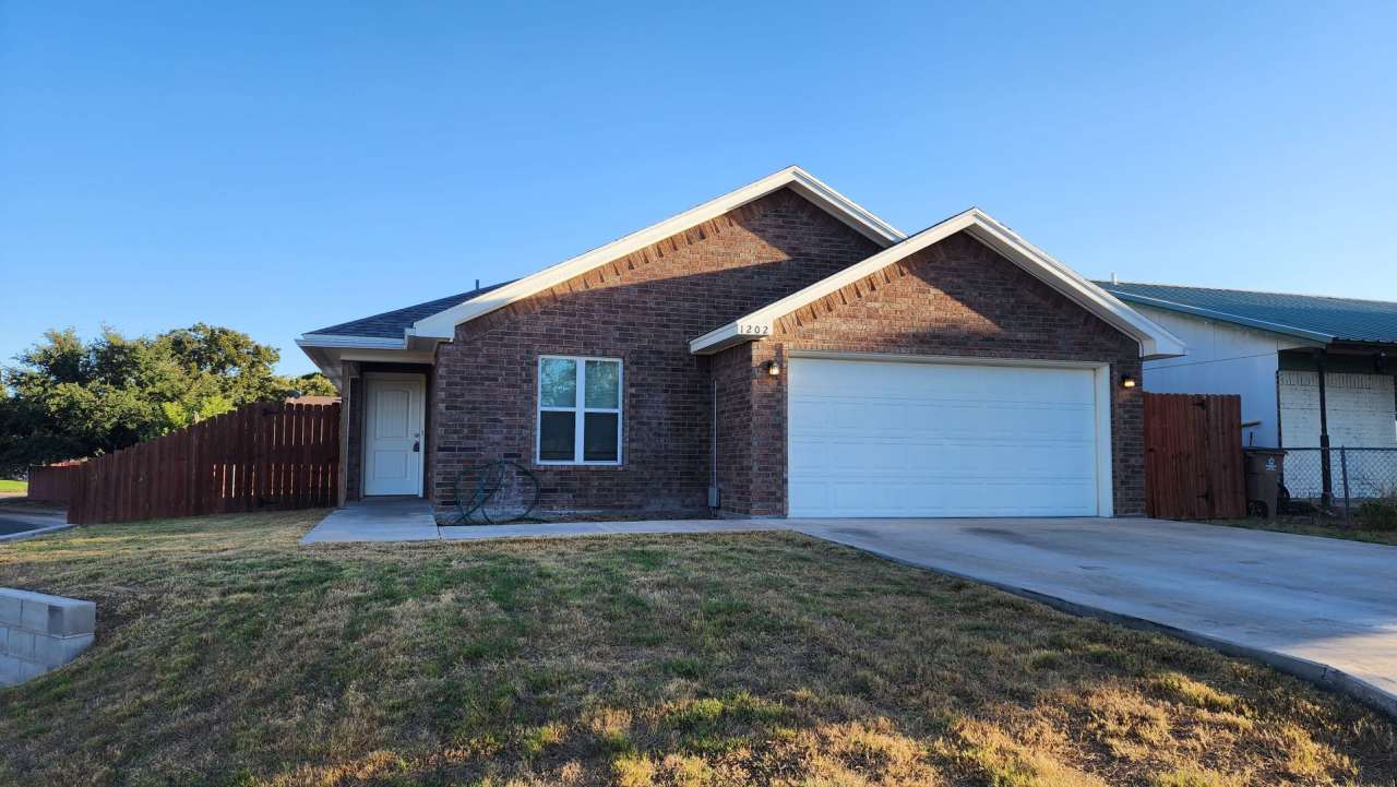 Immaculate 3 bed, 2 bath home close to Goodfellow! Welcome to Your New Home!