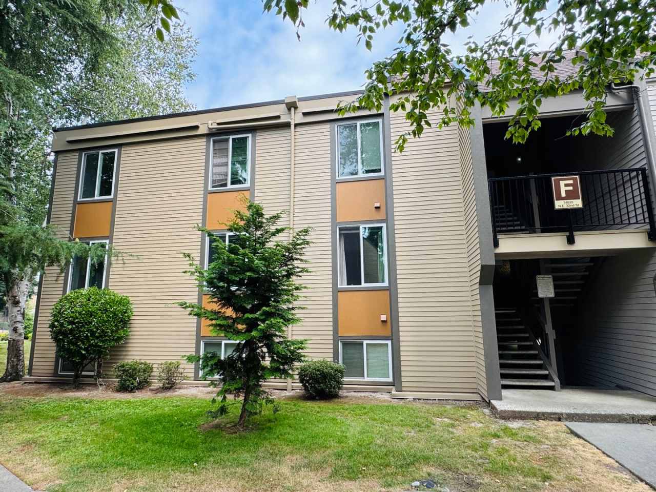 3Bd/1.75Ba Bellevue Condo