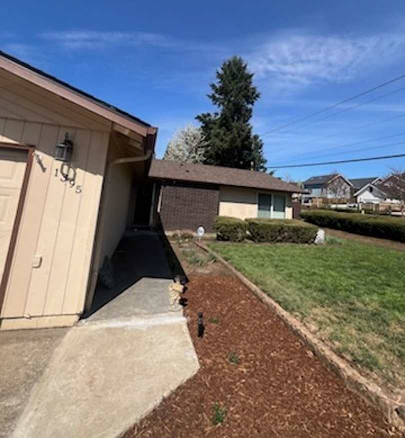 3-Bedroom, 2-Bath Home Convenient Location in South Salem