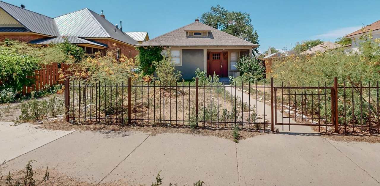 HISTORIC Edo BUNGALOW 2 Bedroom 1 Bath