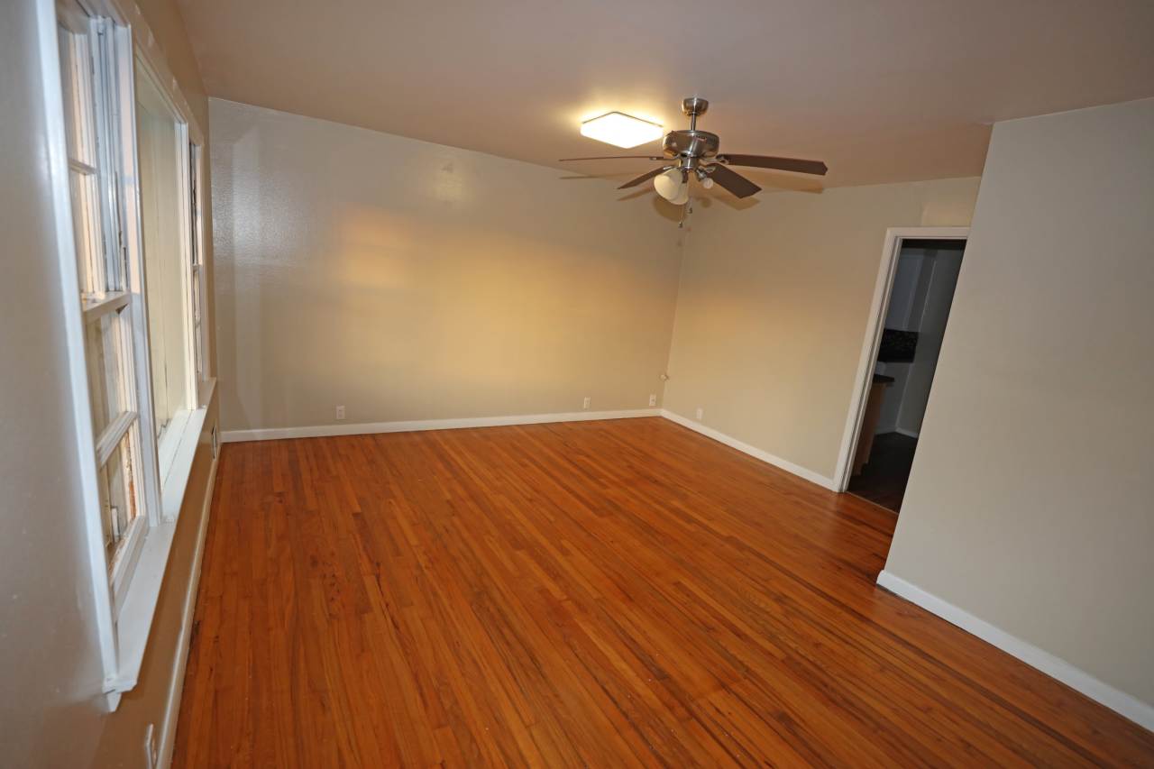 1106 South Strong Boulevard