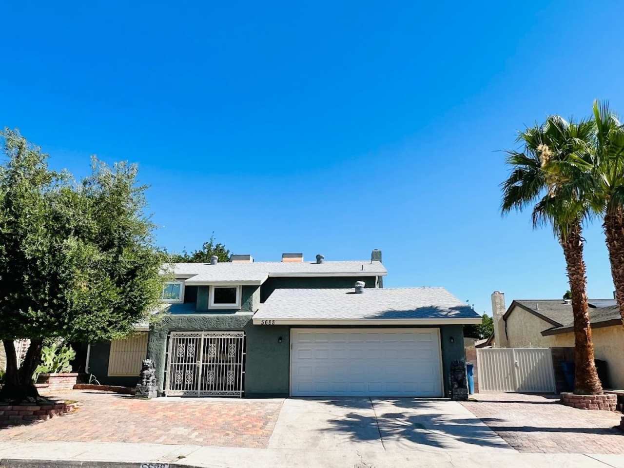Gorgeous 4 Bed 2.5 Bath in a prime location! Home is over 2200 Sq Ft with a pool on a huge lot! Separate living room, dining room, and family room! Beautiful kitchen with stainless steel appliances built into the white cabinets!