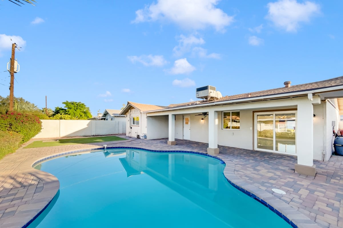 601 East Laredo Street