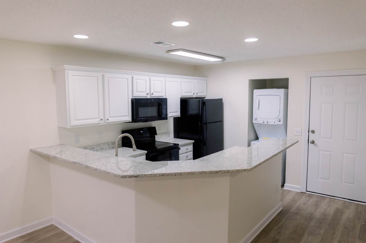 4436 Gold Flower Loop - 5F2